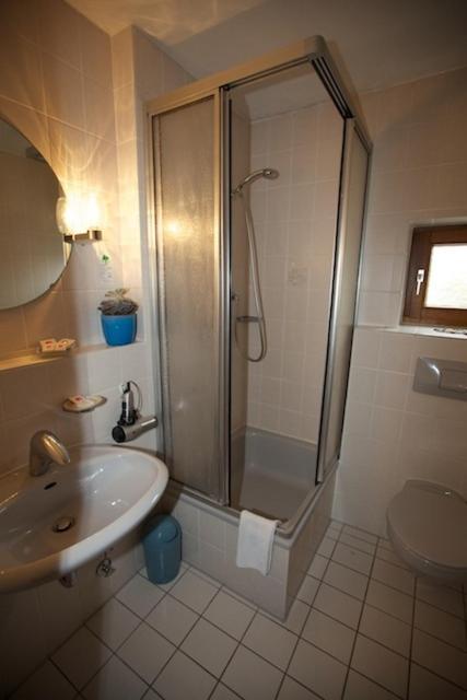 Astra Otel Ulm Oda fotoğraf
