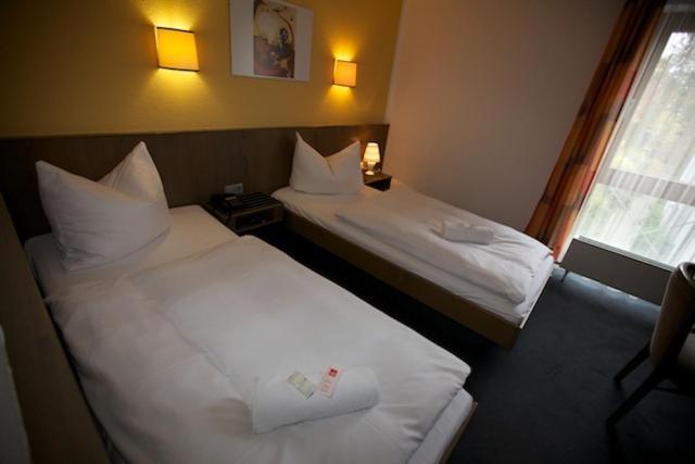 Astra Otel Ulm Oda fotoğraf